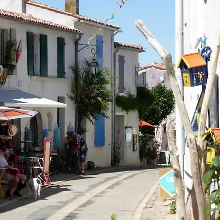 Maison De Village Et Jardin , A Sur Seudre Holiday home