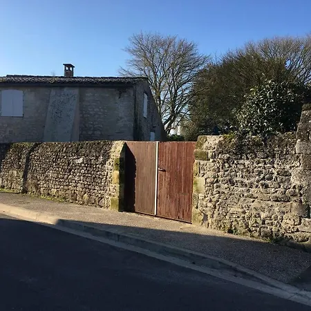 Maison De Village Et Jardin , A Sur Seudre