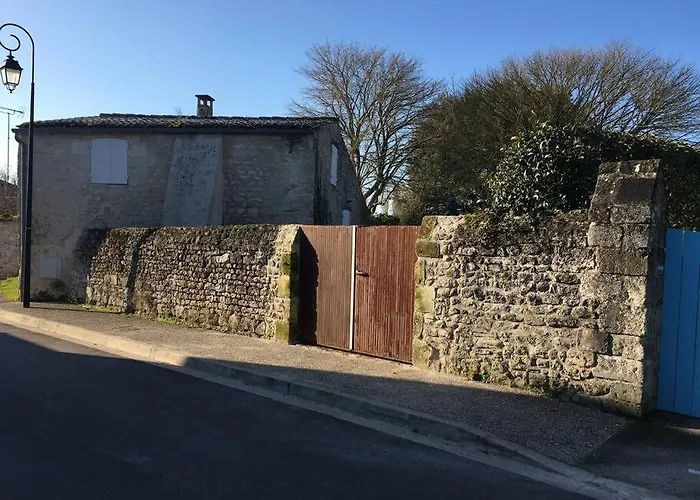 Maison De Village Et Jardin , A Sur Seudre